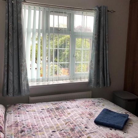 House Apartment Hounslow Bagian luar foto