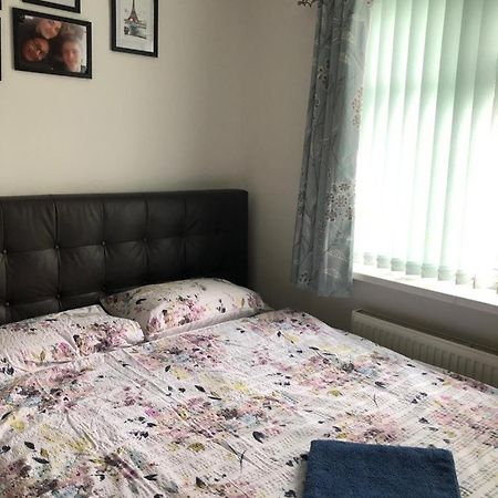 House Apartment Hounslow Bagian luar foto