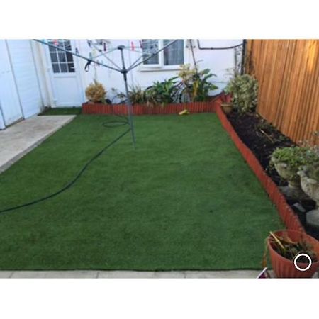 House Apartment Hounslow Bagian luar foto