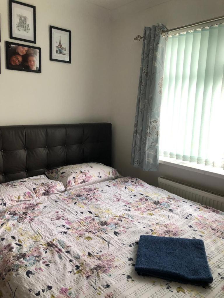 House Apartment Hounslow Bagian luar foto